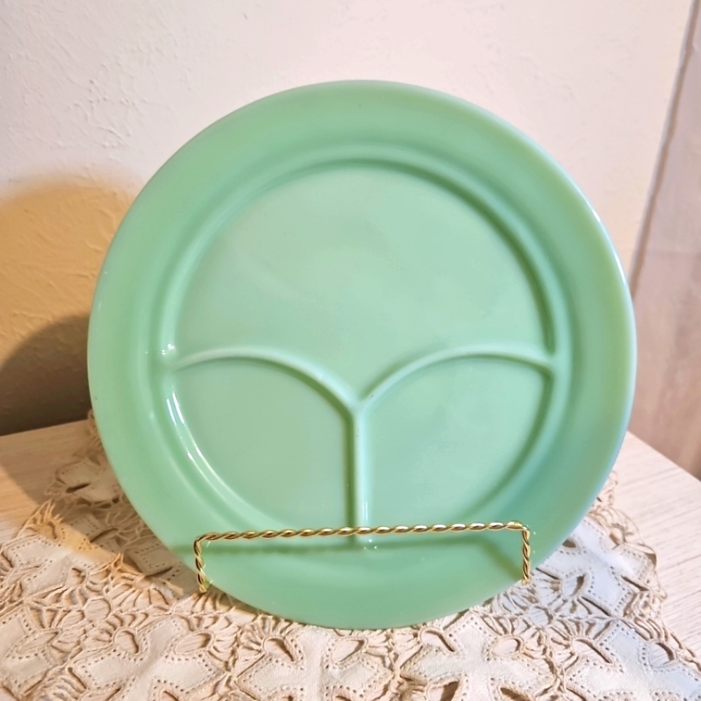 Fire King Jadeite 9.5/8 inch Three-part Divided Restaurant Ware Plate *CHIP